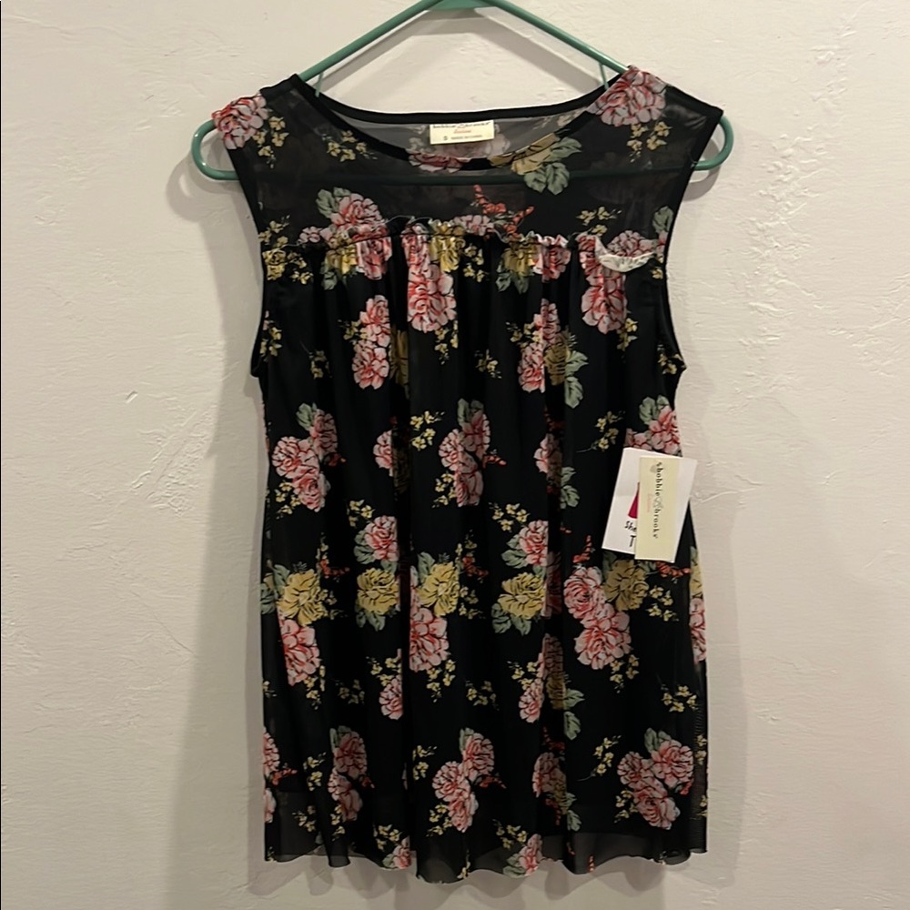 NWT Bobbie Brooks Multicolor Floral Top Size Small